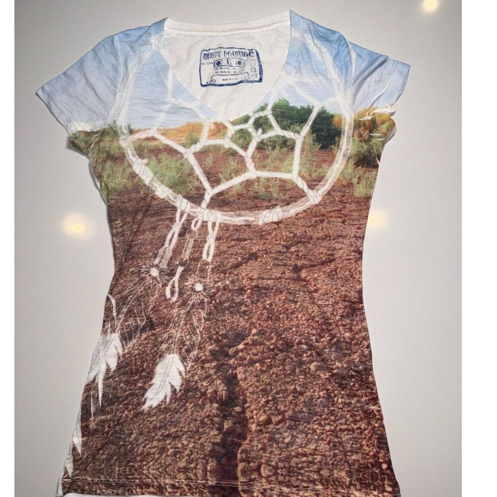 Heavy Rotation Dreamcatcher V-Neck Boho Tee Desert Print Size L